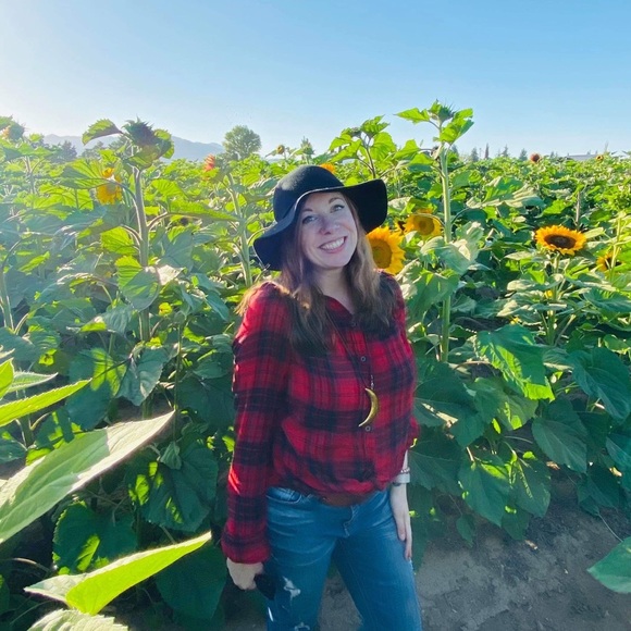 Meet your Posher, Jennifer - Picture 2 of 8